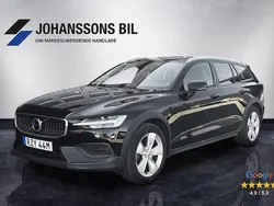 Svart Begagnad 2022 Volvo V60 CC Kombi | 329 900 kr (Marknadspris)