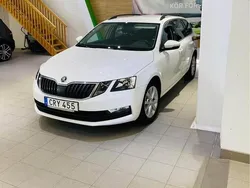Vit Begagnad 2018 Skoda Octavia Ambition Kombi | 140 000 kr (Bra pris)