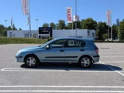 Grön Begagnad 2001 Nissan Almera Halvkombi | 13 000 kr