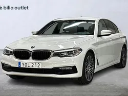 Vit Begagnad 2017 BMW 530e iPerformance Sedan | 209 900 kr (Marknadspris)