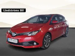Mörkröd Begagnad 2016 Toyota Auris Hybrid Halvkombi | 174 900 kr (Marknadspris)