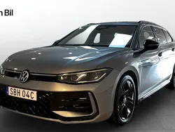 Mörkgrå Begagnad 2024 VW Passat R-line Kombi | 429 900 kr