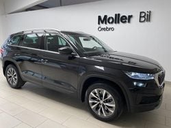 Svart (black magic pärleffekt me) Begagnad 2023 Skoda Kodiaq Style SUV | 389 000 kr (Marknadspris)