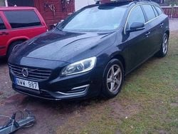 Svart Begagnad 2014 Volvo V60 Momentum Kombi | 69 000 kr (Marknadspris)