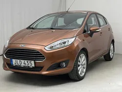 Brun Begagnad 2015 Ford Fiesta Titanium Halvkombi | 104 800 kr