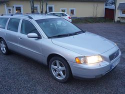 Grå Begagnad 2004 Volvo V70 Kinetic Kombi | 54 900 kr (Dyr)