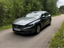 Grå Begagnad 2017 Volvo S60 Momentum Sedan | 149 000 kr (Marknadspris)