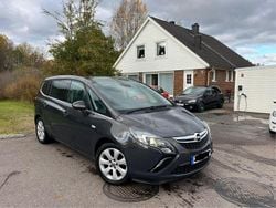 Grå Begagnad 2015 Opel Zafira Minibuss | 82 000 kr