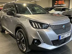 Grå Begagnad 2021 Peugeot e-2008 GTi SUV | 204 900 kr (Marknadspris)