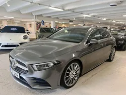 Mörkgrå (mountain gråmetallic) Begagnad 2021 Mercedes A200 AMG Halvkombi | 339 900 kr (Lite dyr)