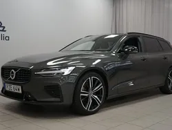 Mörkgrå Begagnad 2022 Volvo V60 R-Design Kombi | 469 900 kr (Lite dyr)