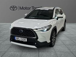 Vit Begagnad 2022 Toyota Corolla Cross Style SUV | 359 900 kr (Marknadspris)