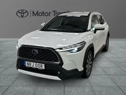 Vit Begagnad 2022 Toyota Corolla Cross Style SUV | 369 900 kr (Marknadspris)