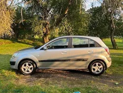 Silver Begagnad 2009 Kia Rio 4 Halvkombi | 22 000 kr (Marknadspris)