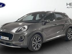Grå (grey) Begagnad 2021 Ford Puma Gen-E Titanium Sedan | 209 900 kr (Marknadspris)