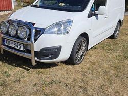 Vit Begagnad 2016 Peugeot Partner Van | 80 000 kr (Bra pris)