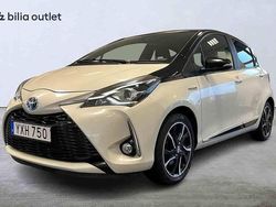 Vit Begagnad 2017 Toyota Yaris Hybrid Halvkombi | 144 900 kr (Marknadspris)