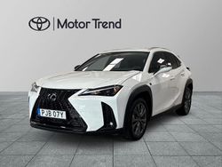 Vit Begagnad 2025 Lexus UX 300h Sport Design Packet SUV | 399 900 kr