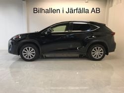 Svart Begagnad 2016 Lexus NX300h SUV | 209 900 kr (Marknadspris)