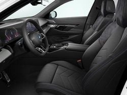 Vit Ny 2025 BMW 530e Comfort Edition Kombi | 753 300 kr (Marknadspris)