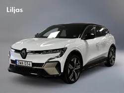 Vit Begagnad 2022 Renault Mégane Iconic Halvkombi | 299 000 kr (Marknadspris)
