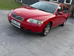 Röd Begagnad 2006 Volvo V70 Business Edition Kombi | 25 000 kr (Lite dyr)