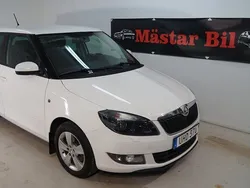Vit Begagnad 2014 Skoda Fabia Ambiente Halvkombi | 84 900 kr (Superpris)
