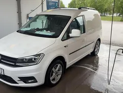 Vit Begagnad 2016 VW Caddy Minibuss | 99 000 kr (Marknadspris)