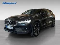 Grå Begagnad 2023 Volvo V60 CC Plus Kombi | 436 900 kr (Marknadspris)