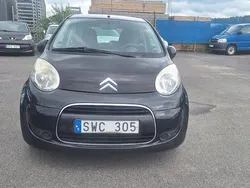 Ljusröd (svart ) Begagnad 2011 Citroën C1 Halvkombi | 35 900 kr (Marknadspris)