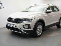 Grå Begagnad 2023 VW T-Roc SUV | 269 900 kr (Marknadspris)