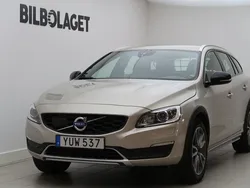 Ljusbrun (brun) Begagnad 2017 Volvo V60 CC Standard Kombi | 229 900 kr (Lite dyr)