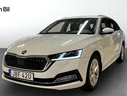 Vit (moon white metallic) Ny 2024 Skoda Octavia Style Kombi | 359 500 kr (Bra pris)
