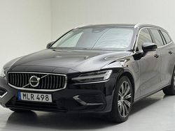 Svart Begagnad 2023 Volvo V60 Core Kombi | 324 900 kr (Marknadspris)
