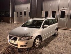 Grå Begagnad 2009 Volvo V50 Momentum Kombi | 18 500 kr (Marknadspris)