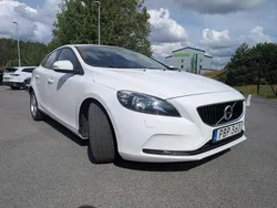 Vit Begagnad 2017 Volvo V40 Business Edition Kombi | 119 000 kr (Marknadspris)