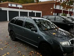 Grå Begagnad 2004 Skoda Fabia Kombi | 20 000 kr (Marknadspris)
