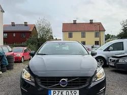 Grå Begagnad 2015 Volvo V60 Kinetic Kombi | 139 500 kr (Marknadspris)