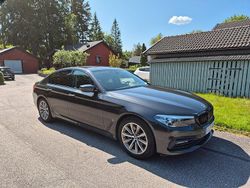 Grå Begagnad 2017 BMW 530e iPerformance Sedan | 239 000 kr (Lite dyr)