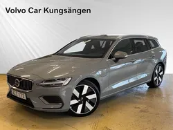 Grå Begagnad 2023 Volvo V60 Core Kombi | 339 900 kr (Marknadspris)