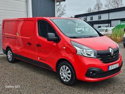 Röd Begagnad 2017 Renault Trafic Van | 99 000 kr (Superpris)