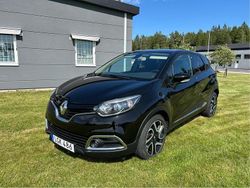 Svart Begagnad 2016 Renault Captur SUV | 99 900 kr (Marknadspris)