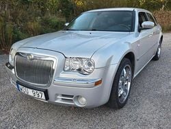 Silver (silvermetalic ) Begagnad 2005 Chrysler 300C Touring Kombi | 62 900 kr (Marknadspris)