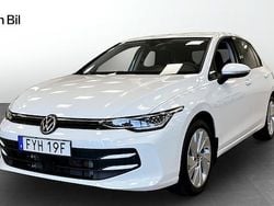 Vit Begagnad 2024 VW Golf VIII Life Kombi | 274 800 kr (Marknadspris)