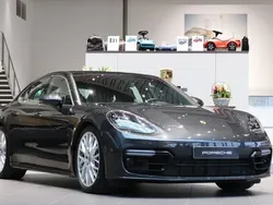 Grå Begagnad 2018 Porsche Panamera 4 Sedan | 695 000 kr (Bra pris)