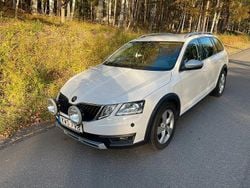 Vit Begagnad 2017 Skoda Octavia Scout Kombi | 179 000 kr (Marknadspris)