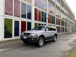 Flerfärgad Begagnad 2002 Mitsubishi Pajero SUV | 79 900 kr