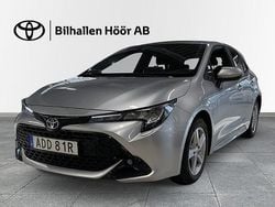 Silver Begagnad 2023 Toyota Corolla Hybrid Active Halvkombi | 274 900 kr (Marknadspris)