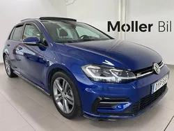 Blå (lapiz blue metallic) Begagnad 2020 VW Golf VII R-line Sedan | 194 900 kr (Marknadspris)