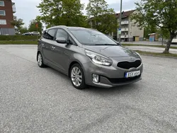 Grå Begagnad 2014 Kia Carens Minibuss | 64 999 kr (Marknadspris)